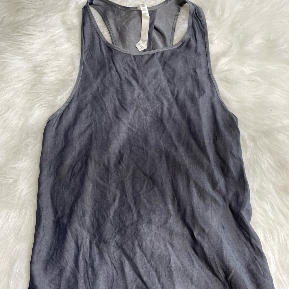 Open back Lululemon top. Lightweight material.